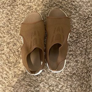 Washable slingback Orthopedic Sandals. Size 8.5 Women’s sandals. Brown. New